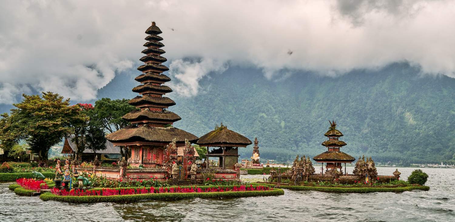 ulun-danu-beratan-temple-bali-indonesia